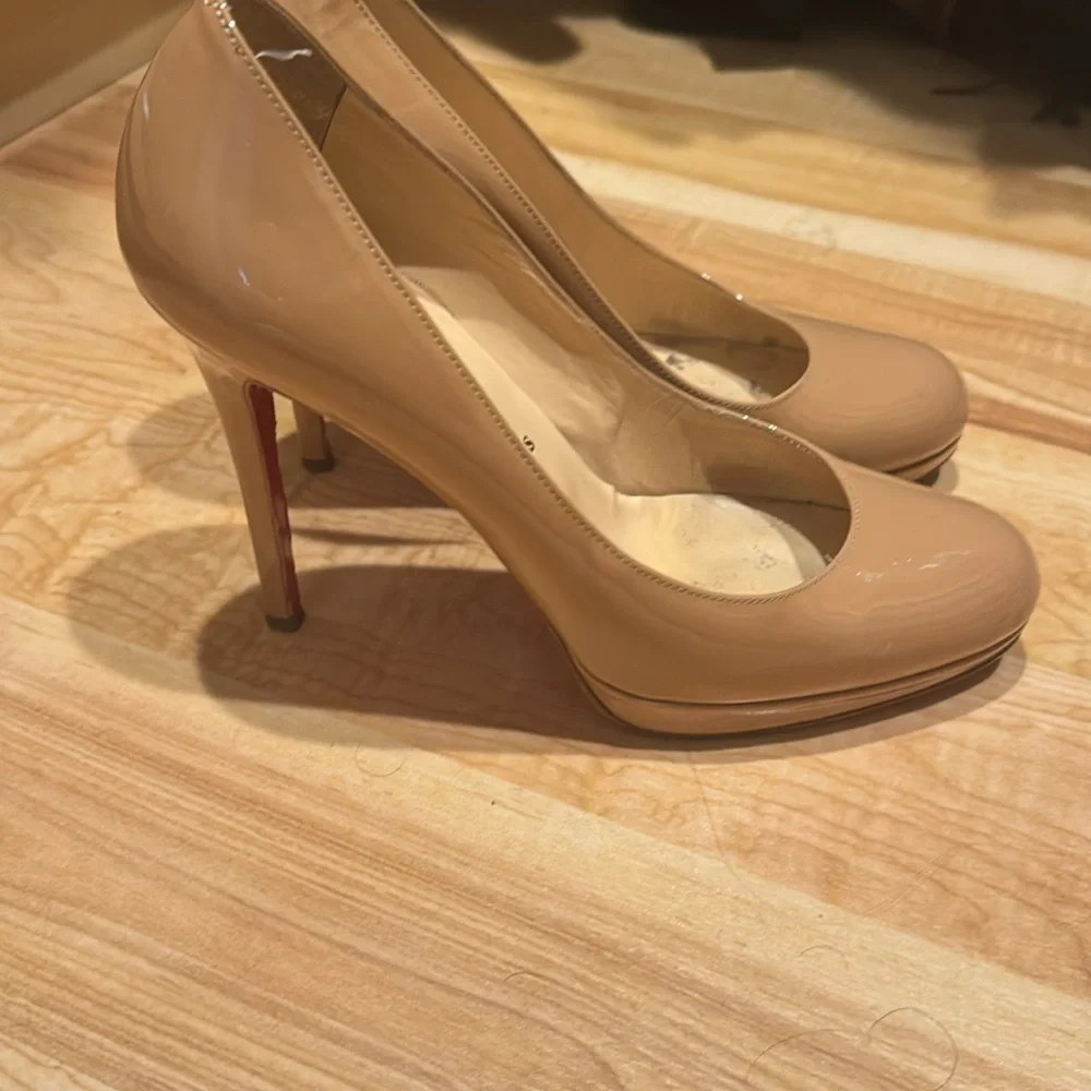Patent Nude Leather Pumps from Christian Louboutin - Picture 6 of 7